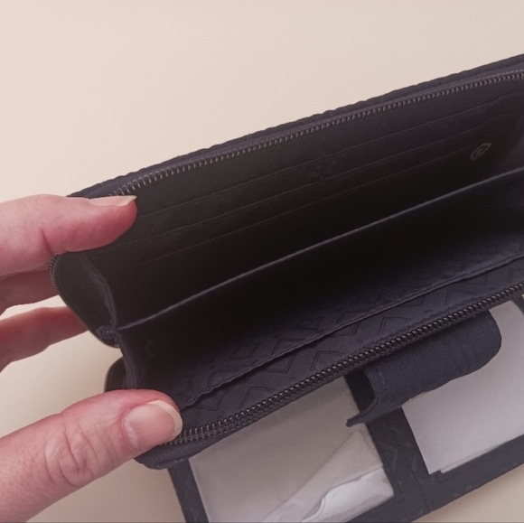 SOLD ELSEWHERE Vera Bradley Quilted Wallet in Winter Forest pattern - NWT! - Picture 2 of 5